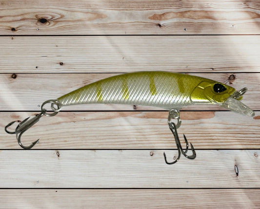 White with Yellow Lines Sinking Lure